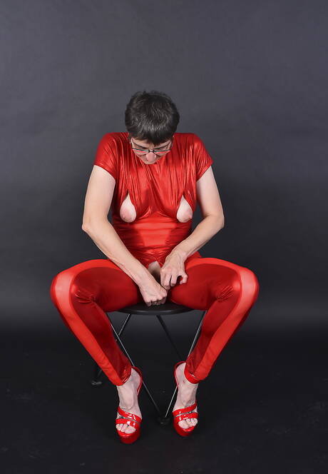 TAC Amateurs are proud to present you with a free pics featuring Hot Milf in jerking pussy porn