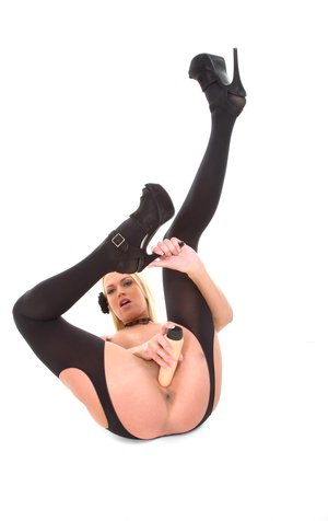 iStripper invite you to explore xxx pictures featuring Lena Love in porn with dildo scene