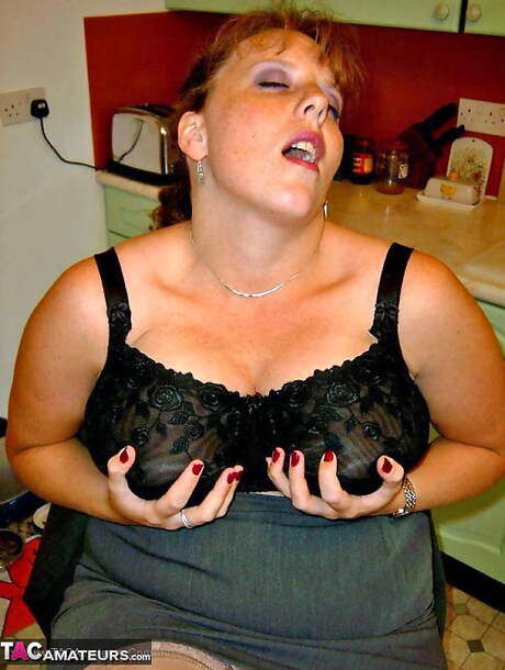 TAC Amateurs pleased to share with you a free gallery with Curvy Claire xxx gallery 269334