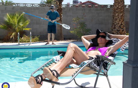 Mature NL pleased to share with you xxx gallery with attractive female in hardcore sex scene