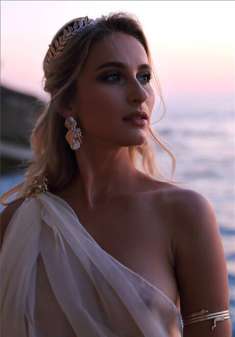 MPL Studios offers a free pic gallery with Cara Mell showing well-done body